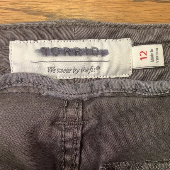 Torrid Gray Distressed Chino Pant sz: 12 - Picture 3 of 7